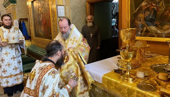 Владика Митрофан очолив богослужіння у Почаївській лаврі. Фото: прес-служба Луганської єпархії