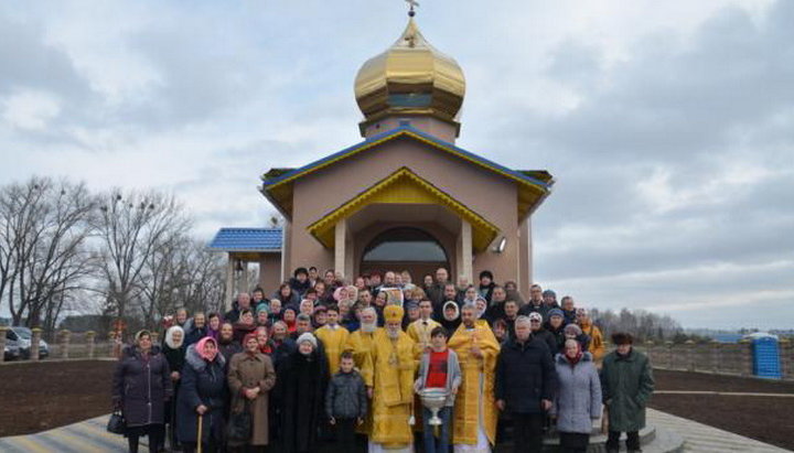 У селі Мала Рача освятили новий УПЦ на честь святого апостола Іоанна Богослова. Фото: ovruch.church.ua