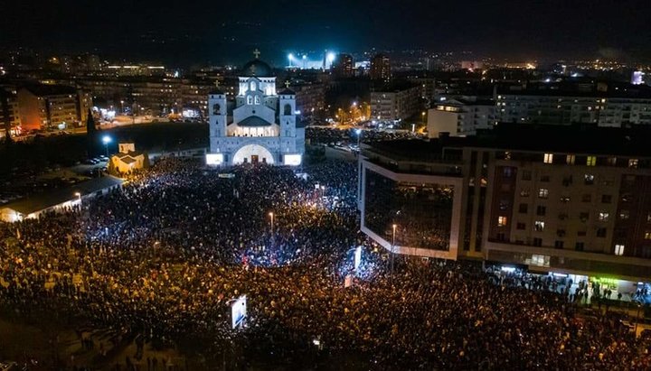 70 тисяч людей вийшли на вулиці Подгориці. Фото: mitropolija.com