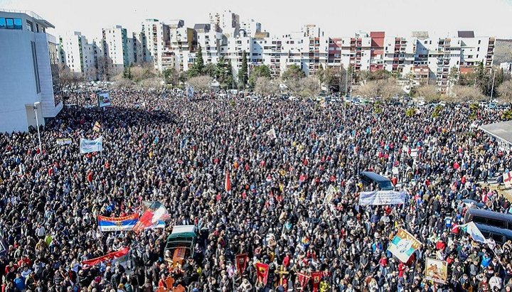 Площа біля Воскресенського собору Подгориці в день пам'яті прп. Симеона Мироточивого. Фото: єпископ Віктор (Коцаба)