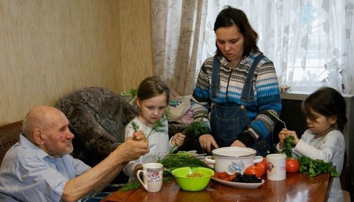 Вам когда-нибудь приходила в голову идея приютить пожилого бездомного?