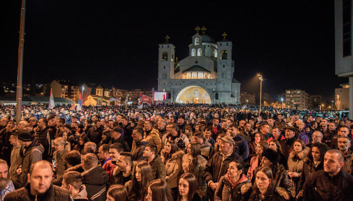 В Черногории продолжаются протестные Крестные хода. Фото: Черногорско-Приморская митрополия