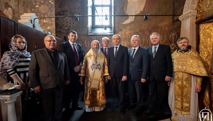 На богослужінні в Києво-Печерській лаврі були присутні представники посольств православних держав. Фото: facebook.com/Church.ua