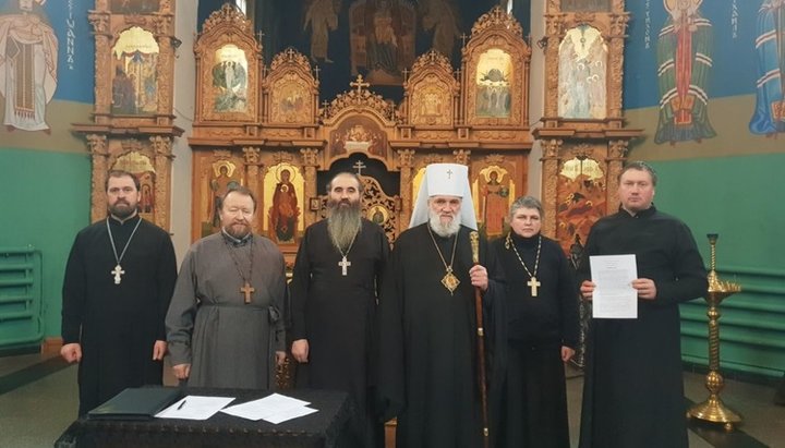 În Korosten, un cleric BOU-PK a trecut în Biserica Ortodoxă canonică. Imagine: ovruch.church.ua