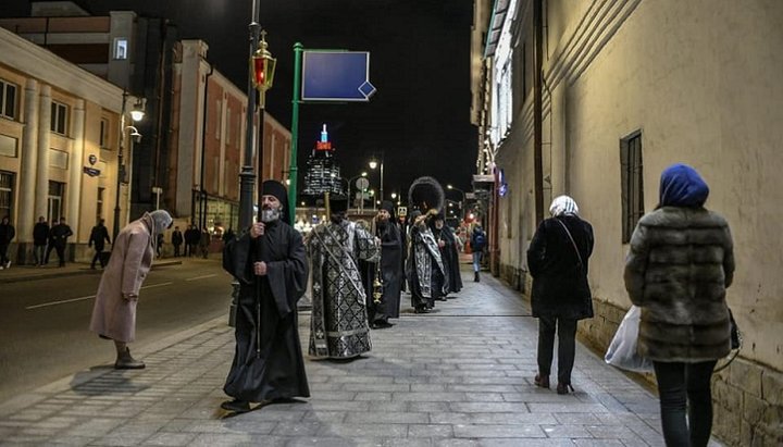 Хресний хід насельників Високо-Петровської обителі Москви з Влахернською іконою Божої Матері, 18.03.20. Фото: сторінка монастиря в Facebook