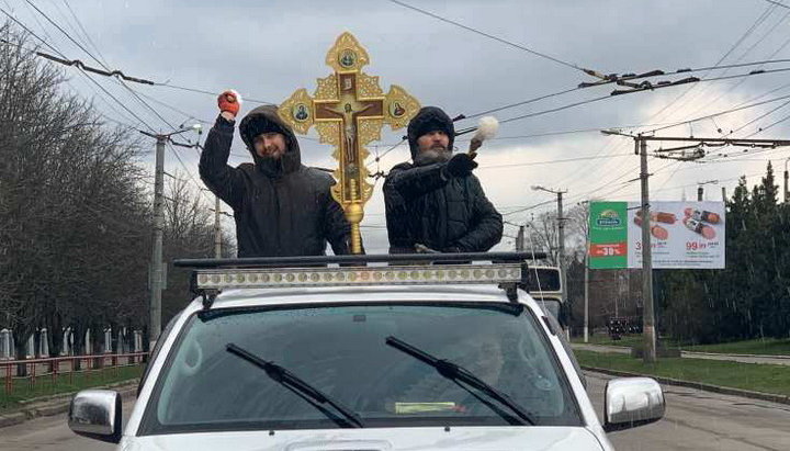 Священники Кировограда окропили улицы города святой Крещенской водой. Фото: orthodox-kr.org.ua