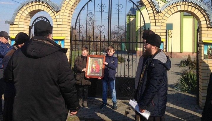 Священники со святынями посетили несколько сел Владимир-Волынского благочиния. Фото: СПЖ