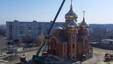 В Обухові освятили накупольні хрести нового Хрестовоздвиженського храму