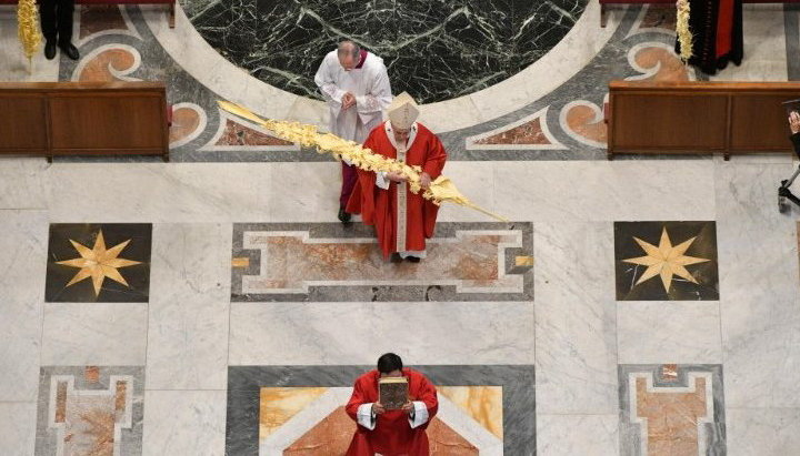 Папа римський відслужив месу Пальмової неділі без прихожан. Фото: vaticannews.va