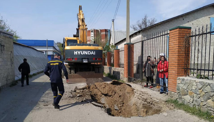 Перекопаний вхід у храм святого великомученика Пантелеймона у Дніпрі. Фото: facebook Михайла Лисенка