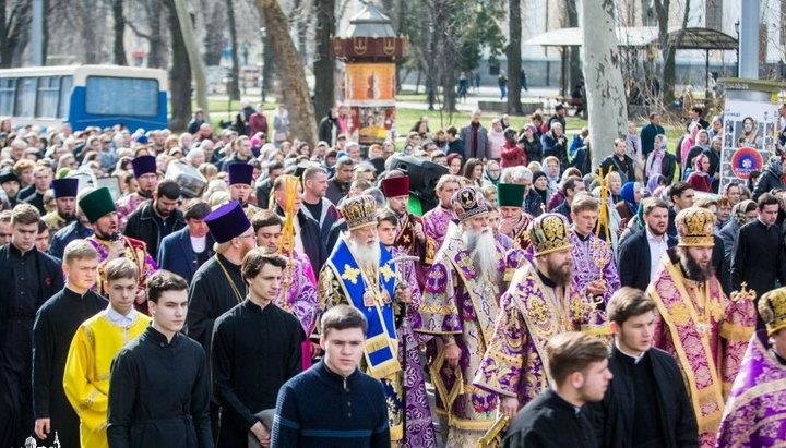 Одеса, до введення карантину, 8 березня 2020 р. Хресний хід з молитвою про позбавлення від епідемії