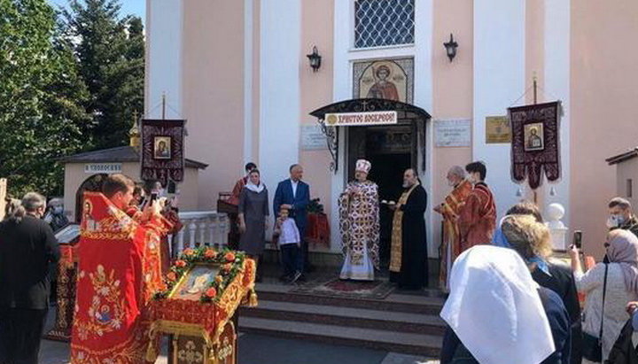 Президент Молдови відвідав перше після карантину богослужіння в Кишиневі. Фото: mk.kn.md