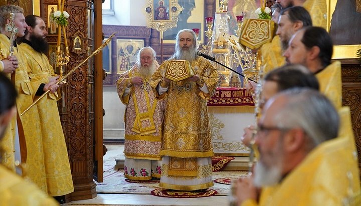 В день тезоименитства митрополит Арсений возглавил Божественную литургию в обители. Фото: svlavra.church.ua