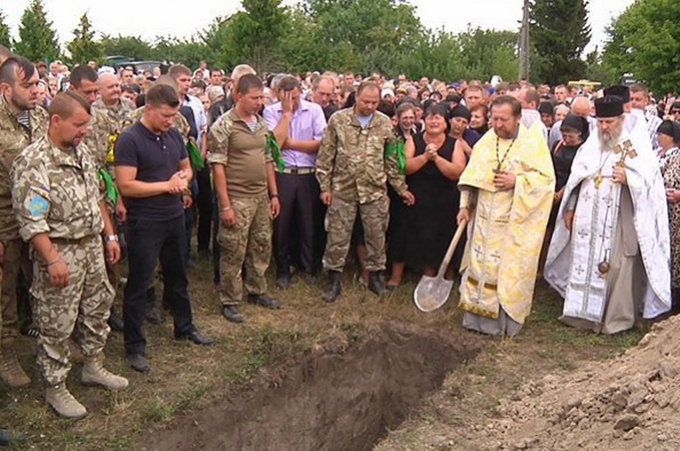 В єпархіях УПЦ моляться за душі загиблих українських військових та дбають про їхніх близьких