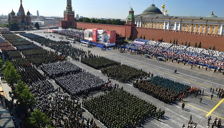 Parada în cinstea aniversării a 75 de ani de la Victoria asupra nazismului. Imagine: riamo.ru