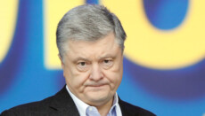 Порошенко й далі продовжує себе закопувати