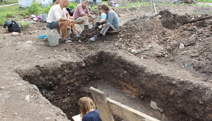 В Великом Новгороде обнаружили фрагменты храма Иоанна Крестителя XIV века. Фото: vnovgorode.ru