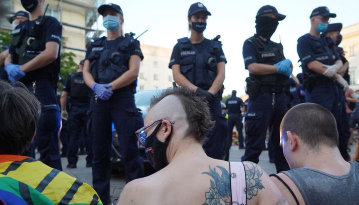 ЛГБТ-активісти, затримані польською поліцією. Фото: AFP