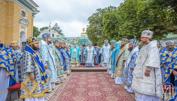 Архиереи Украинской Православной Церкви на Успенской площади. Фото: news.church.ua