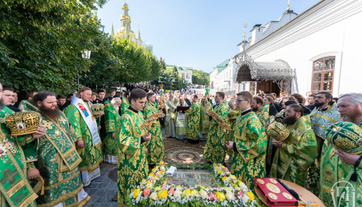 Предстоятель звершив молебень біля Дальніх печер Києво-Печерської лаври. Фото: news.church.ua