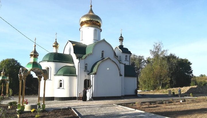 У Башуках освятили храм УПЦ, побудований замість захопленого розкольниками