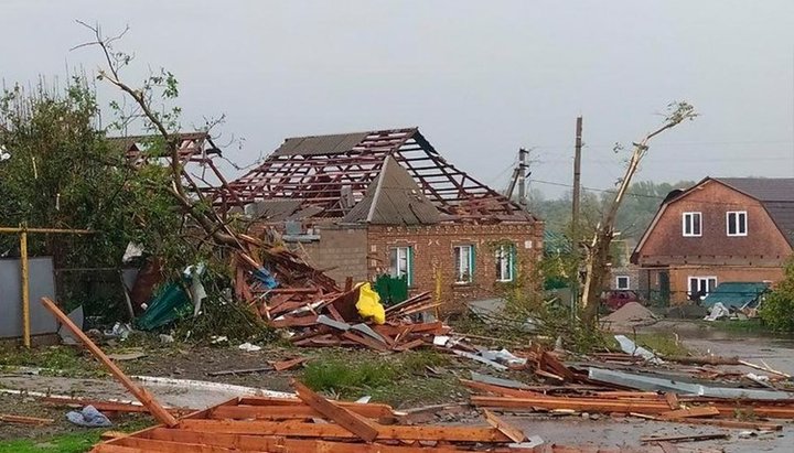 Ураган у Кропивницькому зніс дахи з будинків. Фото: unn.com.ua