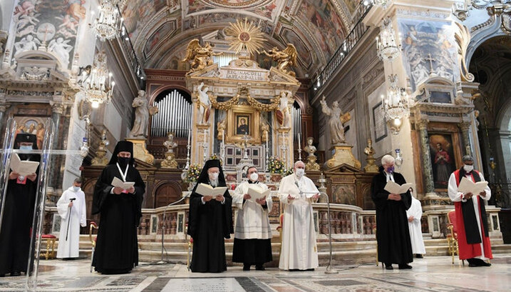 Епископ Богородский Амвросий (второй слева) на молебне в Риме. Фото: vaticannews.va