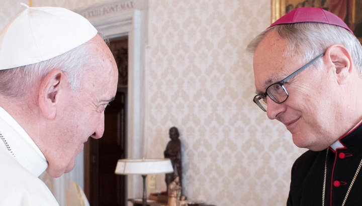 RCC Bishop Thomas Tobin (right) and Pope Francis. A photo: twitter.com/ThomasJTobin