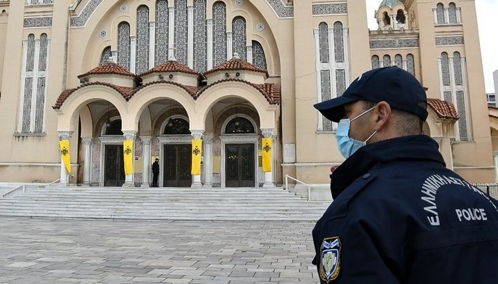 Полиция нагрянула в храм в пригороде Салоник во время воскресной литургии. Фото: vimaorthodoxias.gr