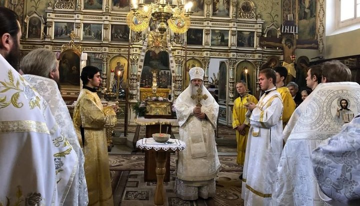 Божественна літургія в Свято-Георгіївському храмі УПЦ смт. Голоби. Фото: сторінка храму в Facebook