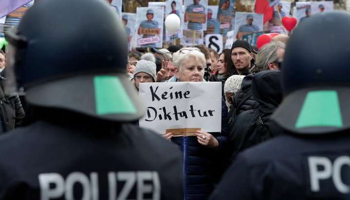 Протесты в Германии против карантина. Фото: bbc.com