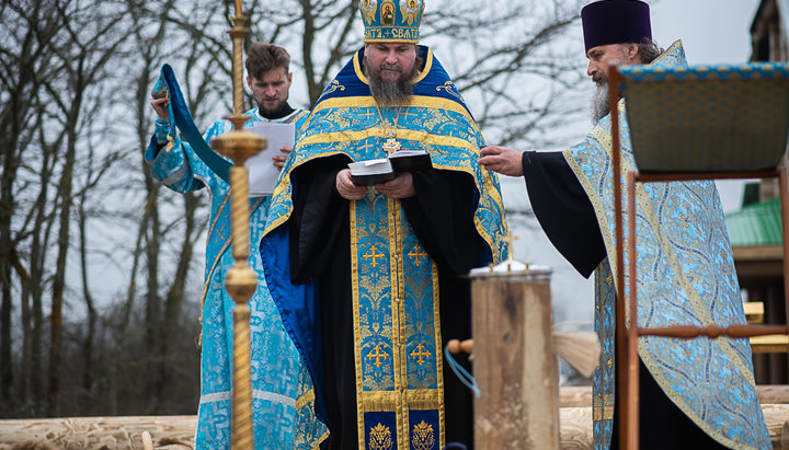 Чин закладки часовни в честь иконы Божией Матери в Крыму. Фото: http://crimea-eparhia.ru/