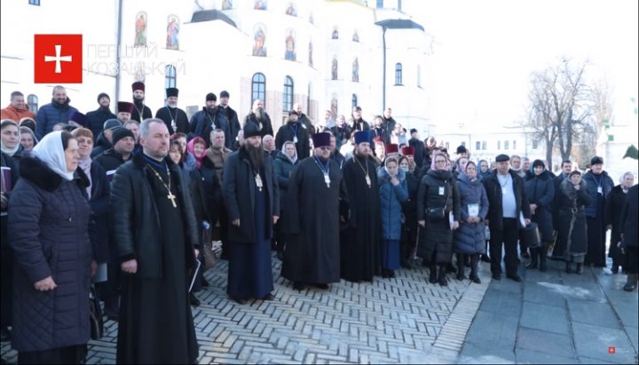 Учасники з'їзду представників громад захоплених храмів Української Православної Церкви в Києві 21 лютого 2021 року. Фото: скріншот відео з Youtube-каналу «Перший Козацький».