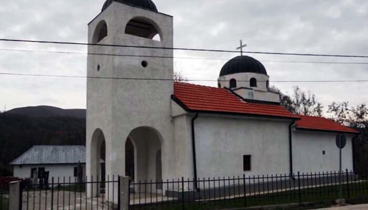 Один із православних храмів Косово, що піддався нападу. Фото: mospat.ru