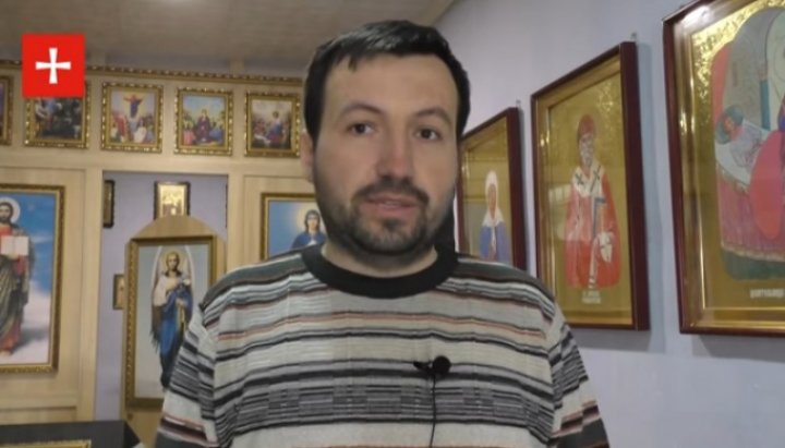 Învățătorul de fizică Igor Marciuk. Imagine: screenshot de pe canalul de Youtube «Primul Kozațki»