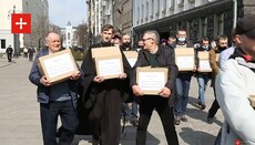 «Перший Козацький» розповів, як віруючі приносили підпис Президенту