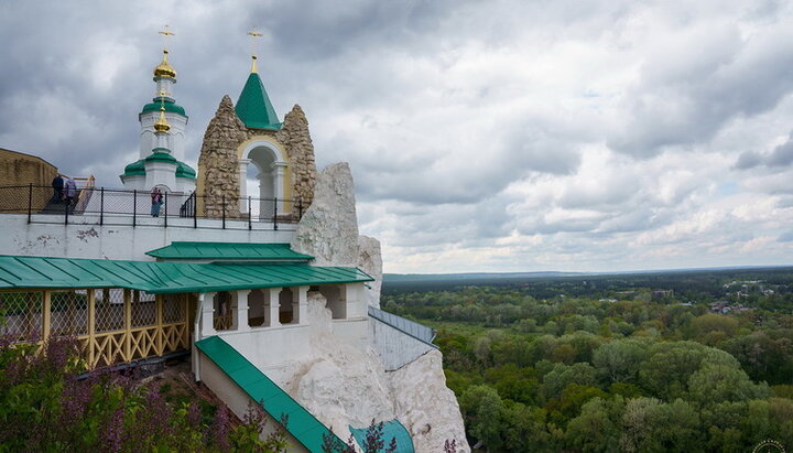 Свято-Николаевский храм Святогорской лавры на Святой Скале. Фото: svlavra.church.ua