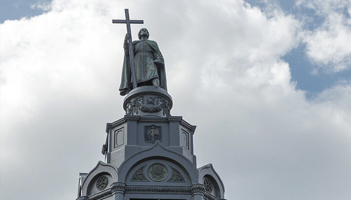 Памятник святому князю Владимиру Великому в Киеве. Фото: kiev-foto.info