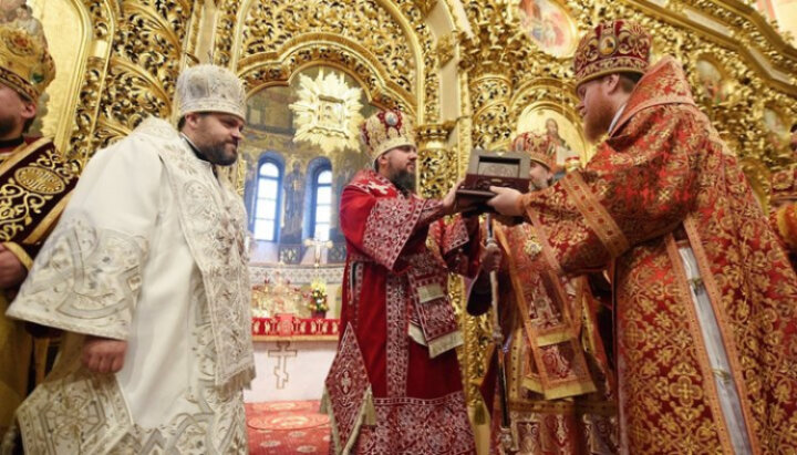 Episcopul Isaia de Șumperk (la stânga). Imagine: pomisna.info