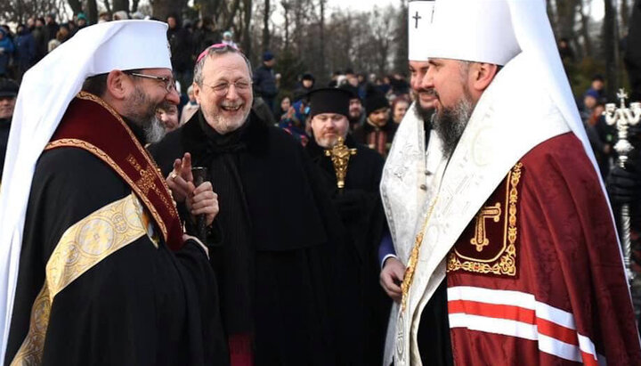 Слева – направо: Святослав Шевчук, Клаудио Гуджеротти, Александр (Драбинко) и Епифаний Думенко. Фото: odnarodyna.org