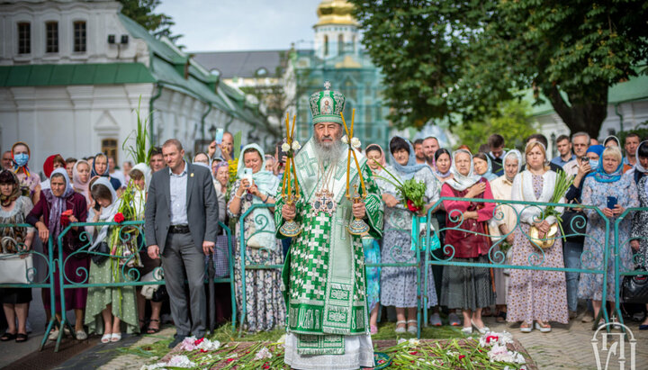 Блаженнейший Митрополит Онуфрий во время Божественной Литургии в Киево-Печерской Лавре. Фото: news.church.ua