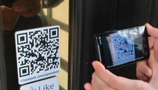 Про їжу за QR-кодами і боротьбу за паспорти-книжечки