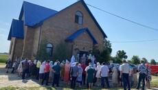 Пострадавшая от рейдерства ПЦУ община в Сестрятине построила новый храм