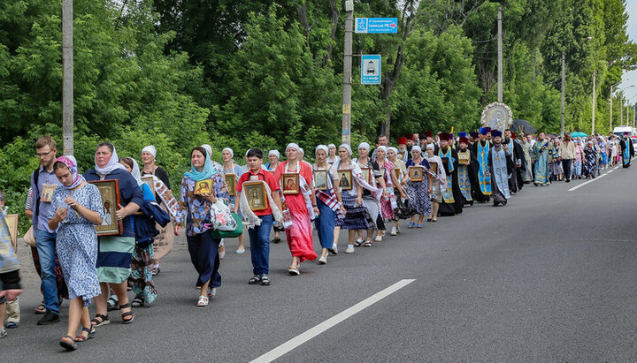 Хресний хід УПЦ з Піщанською іконою Божої Матері. Фото: izum.church.ua