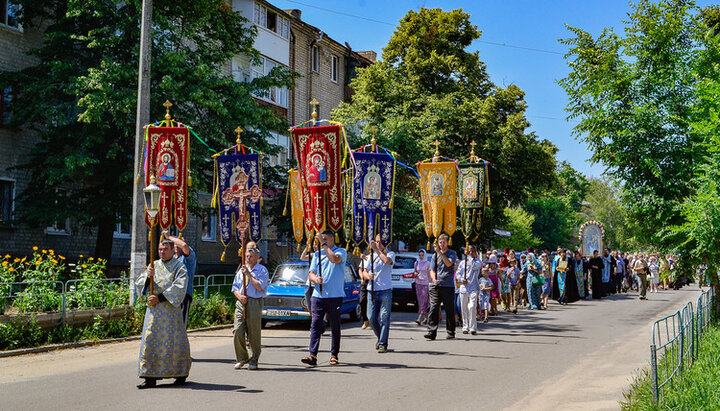 Другий етап загальноміського хресного ходу УПЦ в Ізюмі. Фото: izum.church.ua