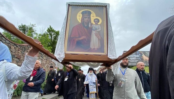 У Київській області пройде хресний хід УПЦ з іконою «Призри на смирення». Фото: facebook.com/rizopolozhenie