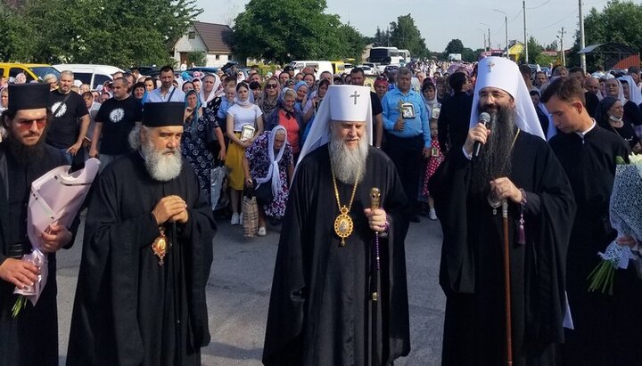 Правящие архиереи трех епархий УПЦ в Калиновке. Фото: СПЖ