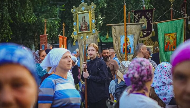 Участники крестного хода. Фото: news.church.ua