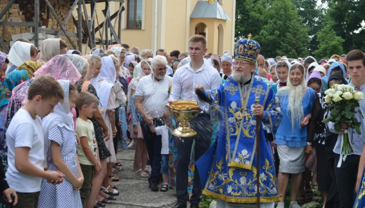 Митрополит Анатолий возглавил празднование 25-летия монастыря в Серниках