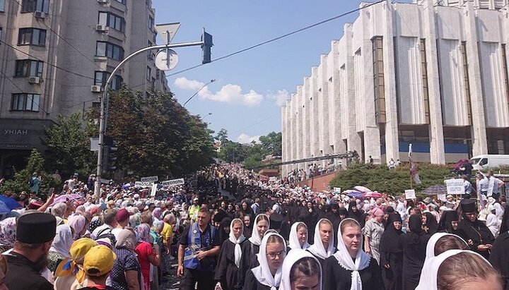 Начало крестного хода. Фото: СПЖ